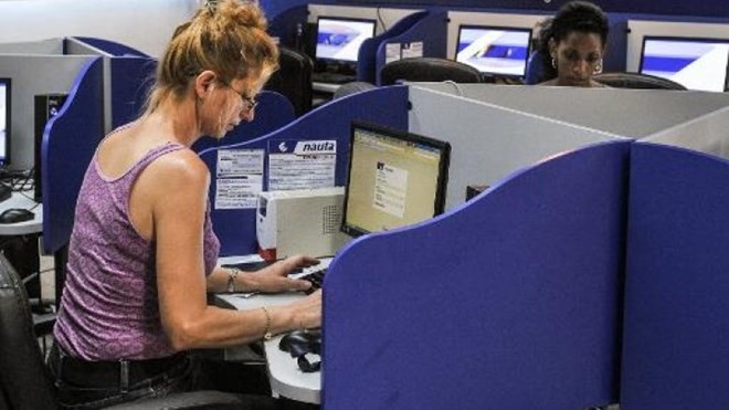 Cuba launches public Wi-Fi service  - ảnh 1